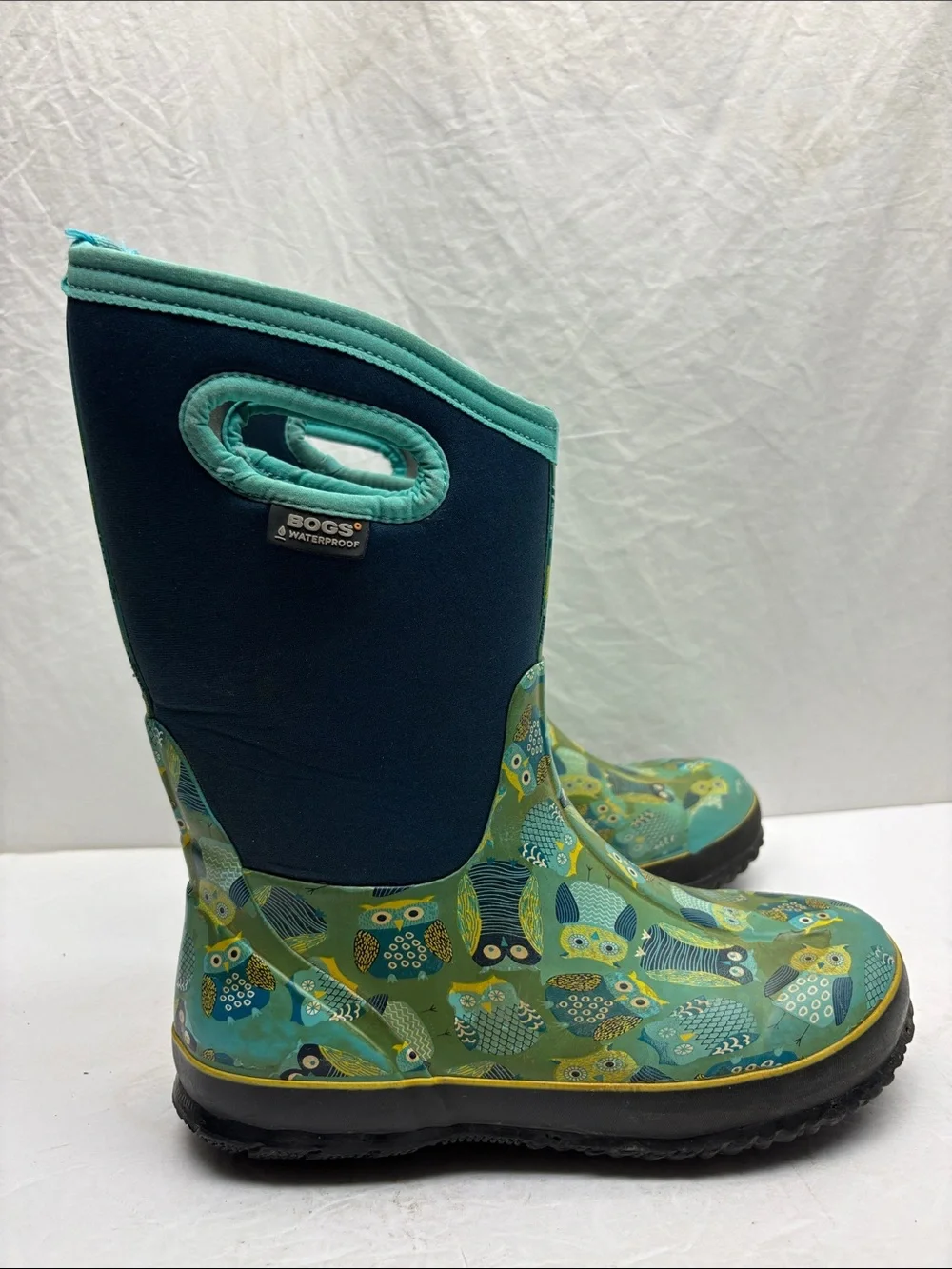 Bogs Classic Owl rain boots, SZ 6 for big girl, box 1BA